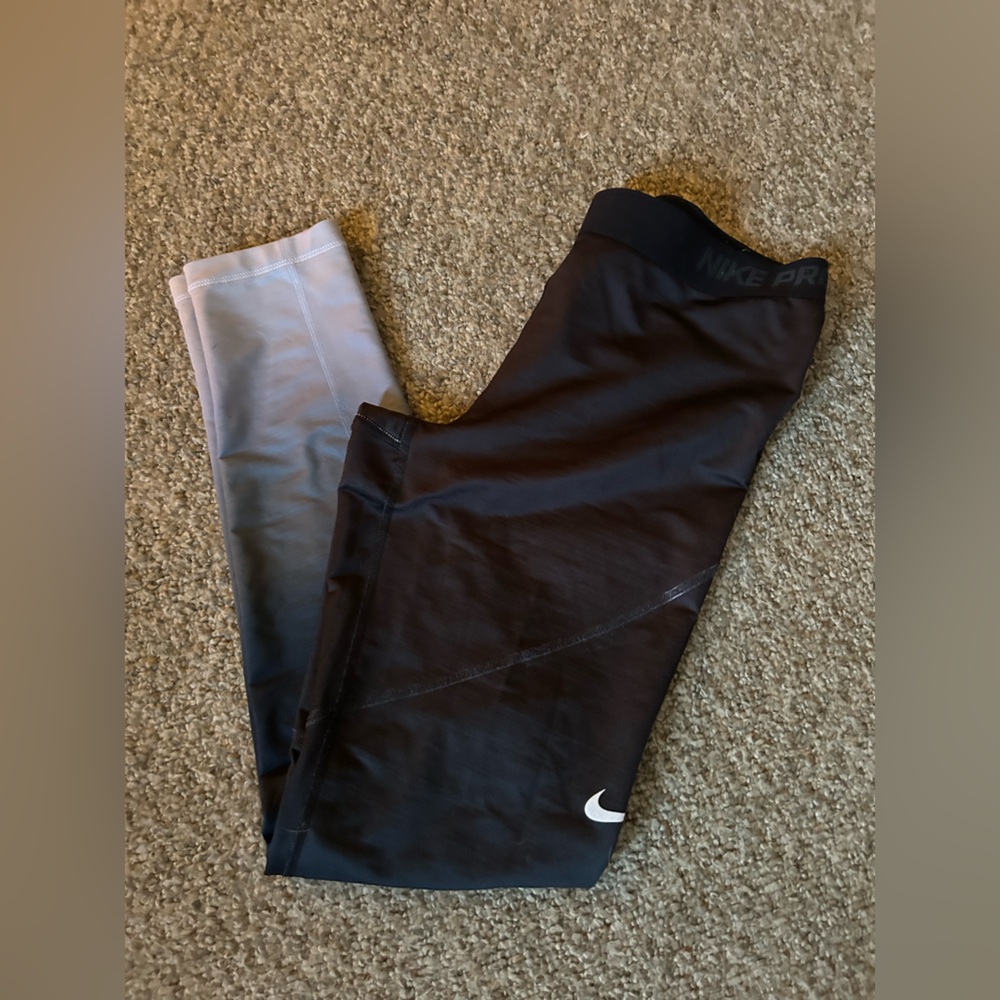 Nike Two-Tone Leggings - Black and Light Gray
